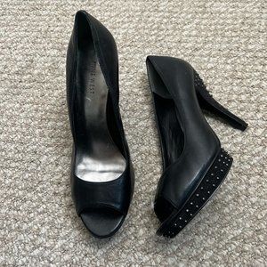 Nine West platform black peep toe heels studded size 10
